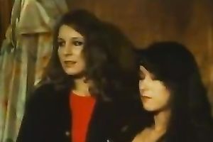 Brunette hussy blows and acquires drilled hard in retro sex scene
