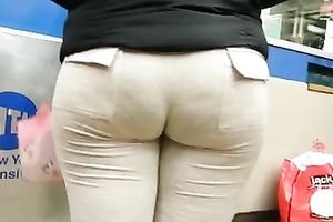 Big-assed woman receives caught on my hidden cam in a shop