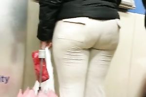 Big-assed woman receives caught on my hidden cam in a shop