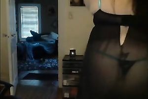 This whorish bulky web camera honey thinks that her bulky cellulite wazoo is kewl