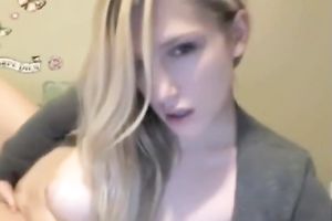 Webcam solo episode with an delightsome blond sweetheart rubbing her wet crack