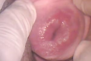 Trashy hoochie lets her paramour examine her swollen twat