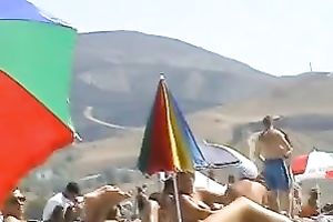 I love to spy on hawt babes with slender bodies on the bare beach