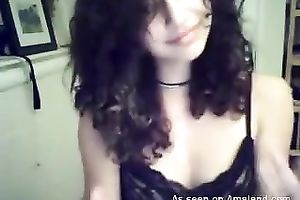 Webcam solo with a curly-haired Latina flashing her cleavage