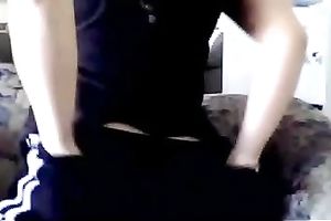 Webcam hussy shows her natural melons and natural booty