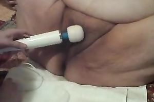 Obese granny receives her fur pie fucked with Hitachi magic wand