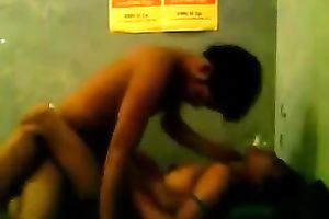 Sex-starved Indian bitch is actually into having sex in missionary position