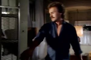 Horny seductress in nylons acquires her bushy slit drilled