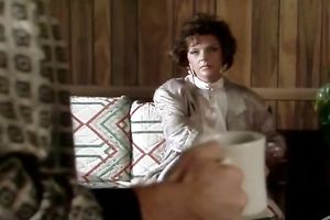 Horny seductress in nylons acquires her bushy slit drilled