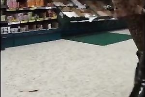 Spying on one bootylicious nympho in the supermarket