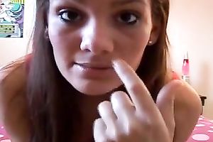 Hot and skanky dark brown floozy on home movie scene flashes cookie