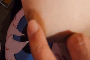 Skanky babe gives her paramour one hell of a cook jerking