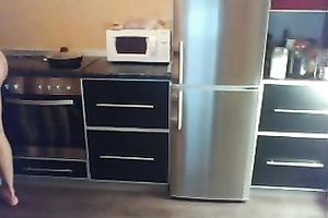 This livecam model knows how to look kewl and assured