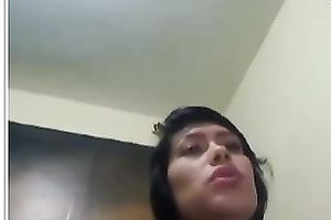 This beautiful looking cam model shows off her rounded bum