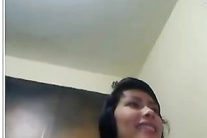 This beautiful looking cam model shows off her rounded bum