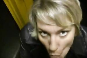 Short-haired blond whore blows weenie to acquire protein facial mask