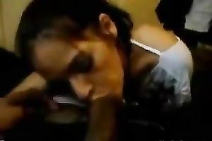 Hungry for dick dark brown floozy gives astonishing oral-service in POV