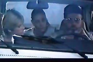 One fellow copulates 2 glamorous chicks who take up with the tongue every others punanies