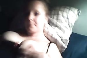 Busty milf plays with her large natural milk shakes in homemade solo vid