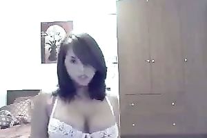 Breathtakingly glamorous Asian cam chick with curves is dancing for me