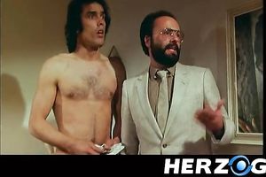 Bosomy retro skank enjoys jumping on a rod in the bedroom