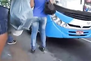 Amateur honey with terrific gazoo acquires caught on my spy webcam in the street