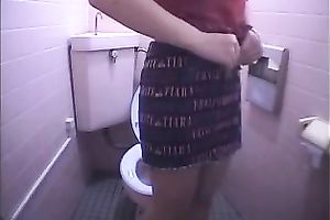 Stunning homemade solo with me toying my Asian wet crack in a crapper