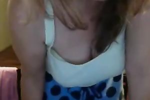 Juggy non-professional mamma shows her large soft bumpers and kneads 'em