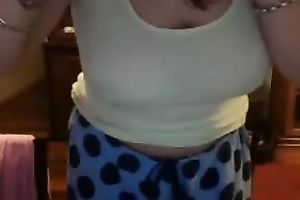 Juggy non-professional mamma shows her large soft bumpers and kneads 'em