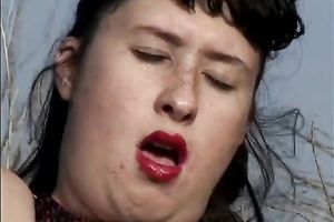 Nerdy non-professional floozy fingers her snatch outdoors and sucks a hard dick