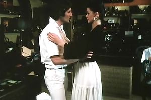 Classic brunette floozy gives yum-yum oral-service standing on her knees