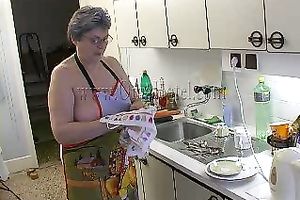 Fat woman with large bra buddies copulates her pussy with her sex toy