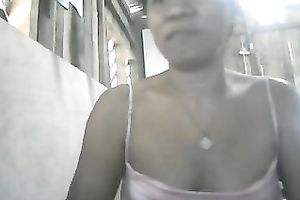 Lewd exotic mommy flashes her pointer sisters during a intimate show