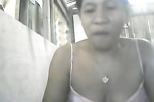 Lewd exotic mommy flashes her pointer sisters during a intimate show