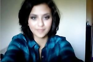 This hawt cam model knows how to make striptease show greater quantity gripping