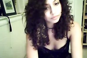Petite brunette hair demonstrates her booty for the livecam