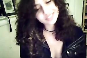Petite brunette hair demonstrates her booty for the livecam