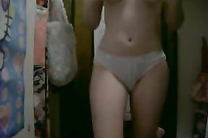 This breasty cam model has a precious hourglass figure