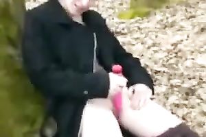 My GF masturbates in the forest and gives head to me afterward
