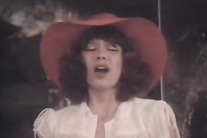 Hot slut gets her bushy cookie fingered in retro sex video