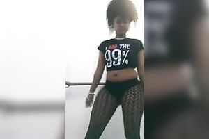 I know how to shake my badonkadonk butt in front of a camera