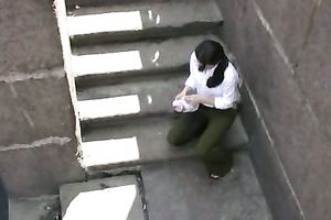 Elizabeth is not ashamed to pee her pants in a public place