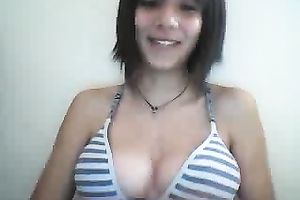 Skinny hottie with glamorous large pointer sisters lastly takes off her bikini