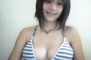 Skinny hottie with glamorous large pointer sisters lastly takes off her bikini