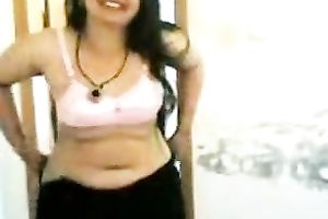 Plump Desi slutty wife flaunts her lengthy hair and body bare