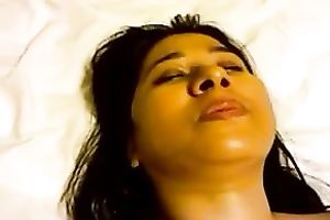 Pounding my dark brown Indian auntie untill that babe reaches agonorgasmos