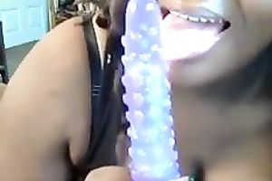 Ebony PAWG honey on livecam plays with a ribbed sex tool