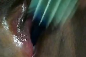 I love to set in a hairbrush into my swollen slit