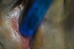 I love to set in a hairbrush into my swollen slit