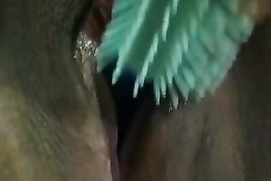I love to set in a hairbrush into my swollen slit